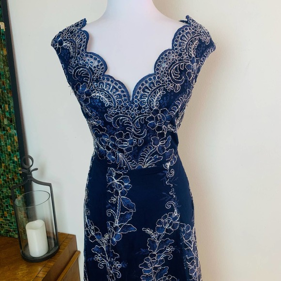 City Goddess London Embroidered Lace Midi Bardot Dip Hem Dress Formal Navy Sz 10 - Picture 4 of 15